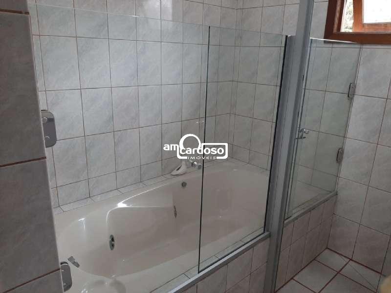 Sobrado com 4 quartos, 5 banheiros e 295m² à venda no bairro Sao Sebastiao, Porto Alegre