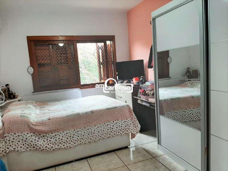 Sobrado com 4 quartos, 5 banheiros e 295m² à venda no bairro Sao Sebastiao, Porto Alegre