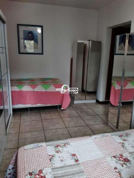 Sobrado com 4 quartos, 5 banheiros e 295m² à venda no bairro Sao Sebastiao, Porto Alegre
