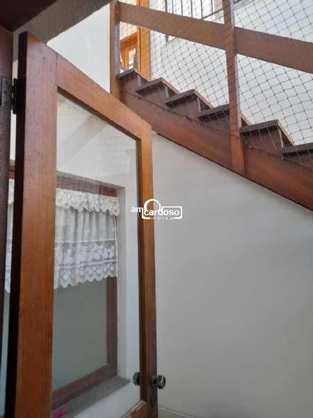 Sobrado com 4 quartos, 5 banheiros e 295m² à venda no bairro Sao Sebastiao, Porto Alegre