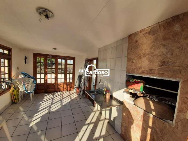 Sobrado com 4 quartos, 5 banheiros e 295m² à venda no bairro Sao Sebastiao, Porto Alegre