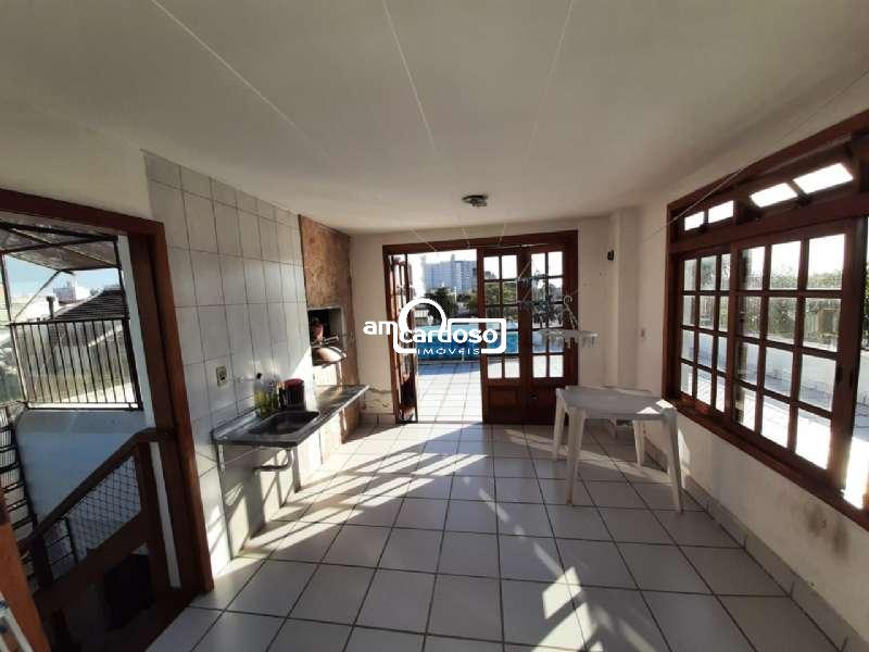 Sobrado com 4 quartos, 5 banheiros e 295m² à venda no bairro Sao Sebastiao, Porto Alegre