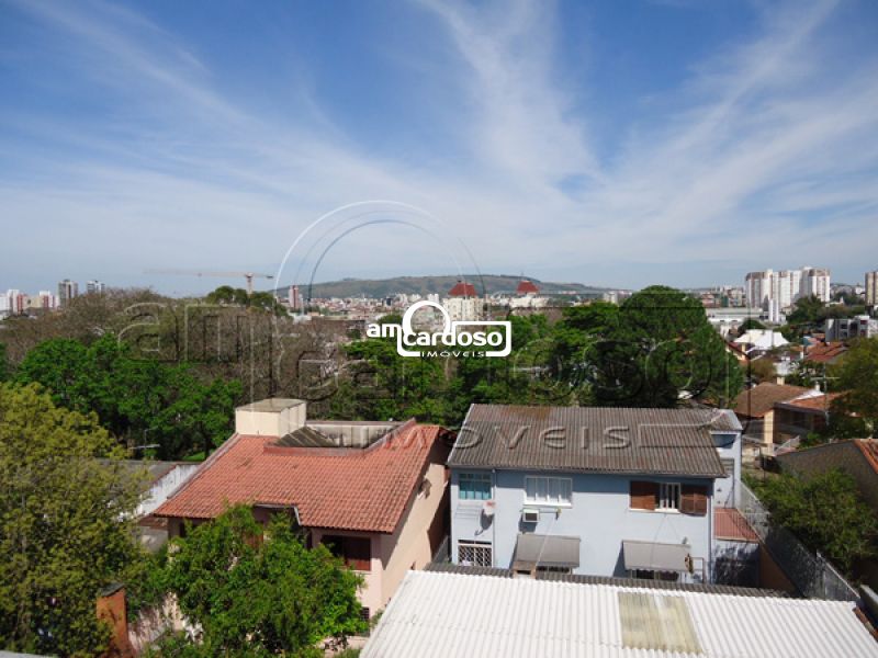 Sobrado com 3 quartos, 4 banheiros e 183m² à venda no bairro Jardim Lindoia, Porto Alegre