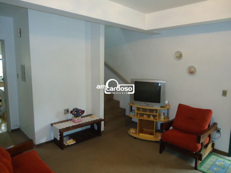 Sobrado com 3 quartos, 2 banheiros e 230m² à venda no bairro Jardim Sao Pedro, Porto Alegre