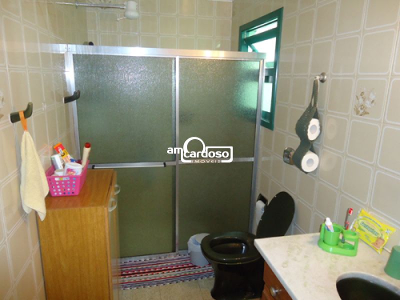 Sobrado com 3 quartos, 2 banheiros e 230m² à venda no bairro Jardim Sao Pedro, Porto Alegre