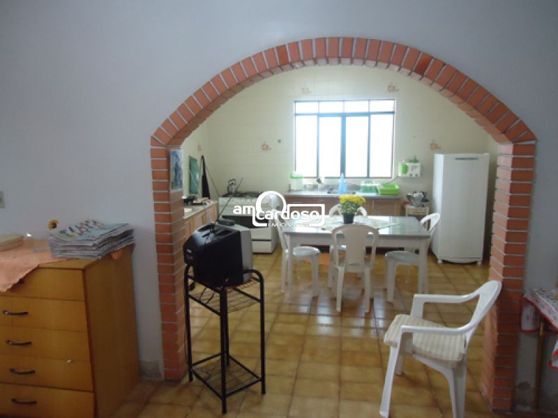 Sobrado com 3 quartos, 2 banheiros e 230m² à venda no bairro Jardim Sao Pedro, Porto Alegre