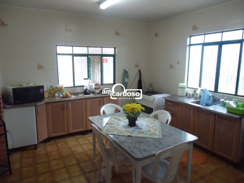 Sobrado com 3 quartos, 2 banheiros e 230m² à venda no bairro Jardim Sao Pedro, Porto Alegre