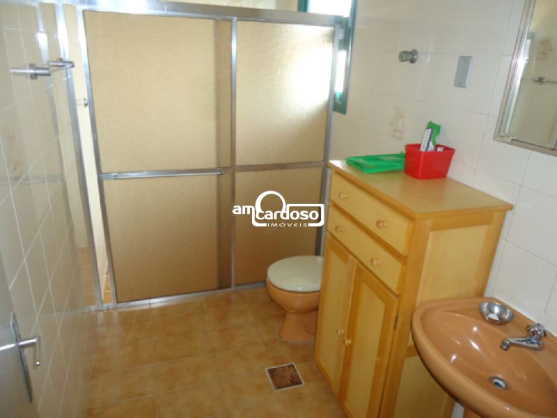 Sobrado com 3 quartos, 2 banheiros e 230m² à venda no bairro Jardim Sao Pedro, Porto Alegre