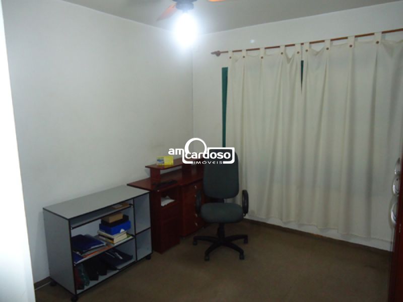 Sobrado com 3 quartos, 2 banheiros e 230m² à venda no bairro Jardim Sao Pedro, Porto Alegre