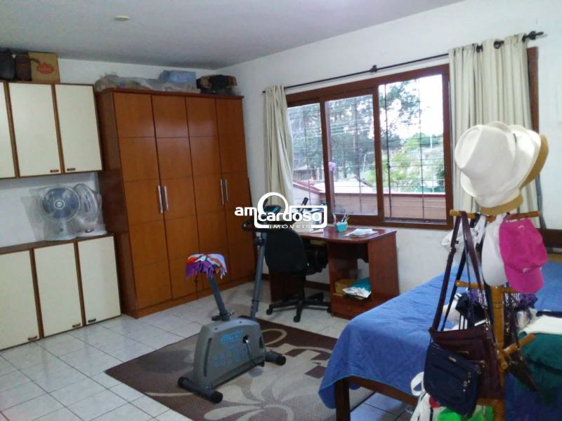 Casa com 4 quartos, 5 banheiros e 220m² à venda no bairro Sarandi, Porto Alegre