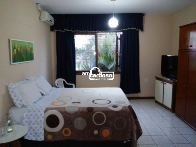 Casa com 4 quartos, 5 banheiros e 220m² à venda no bairro Sarandi, Porto Alegre