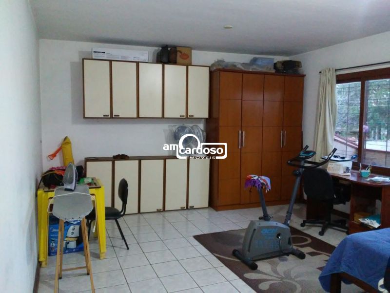 Casa com 4 quartos, 5 banheiros e 220m² à venda no bairro Sarandi, Porto Alegre