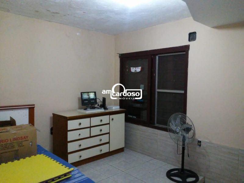Casa com 4 quartos, 5 banheiros e 220m² à venda no bairro Sarandi, Porto Alegre