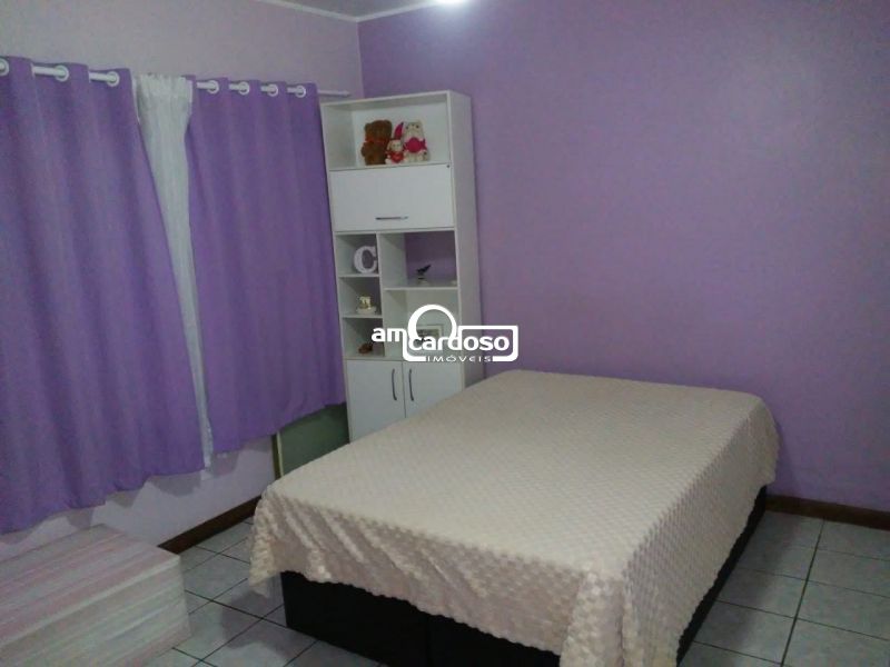 Casa com 4 quartos, 5 banheiros e 220m² à venda no bairro Sarandi, Porto Alegre
