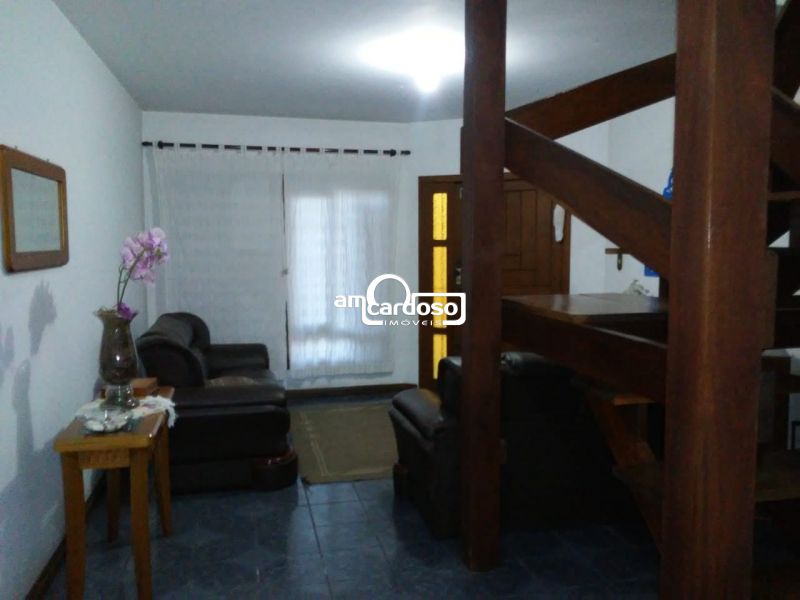 Casa com 4 quartos, 5 banheiros e 220m² à venda no bairro Sarandi, Porto Alegre