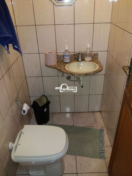 Casa com 4 quartos, 5 banheiros e 220m² à venda no bairro Sarandi, Porto Alegre