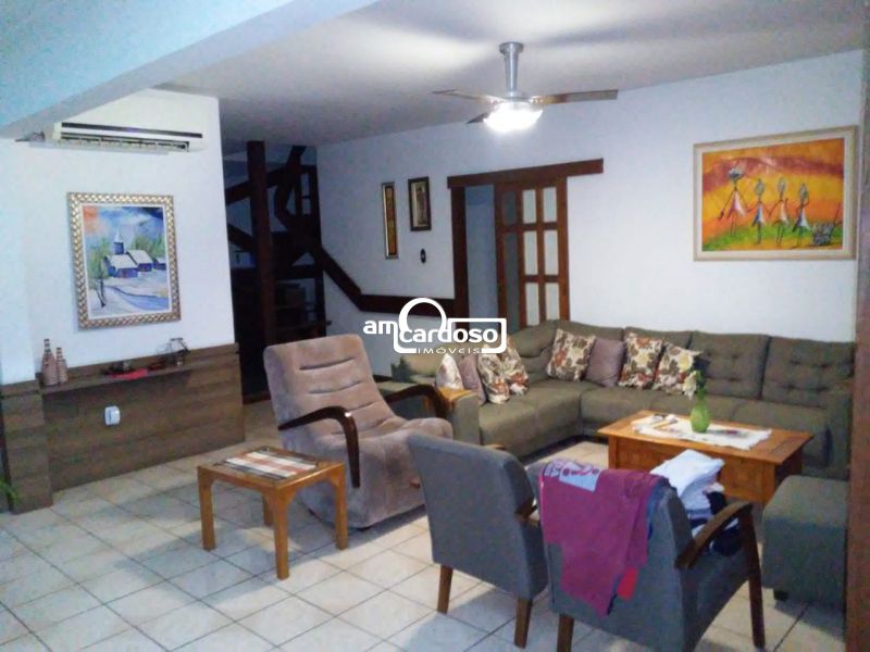 Casa com 4 quartos, 5 banheiros e 220m² à venda no bairro Sarandi, Porto Alegre