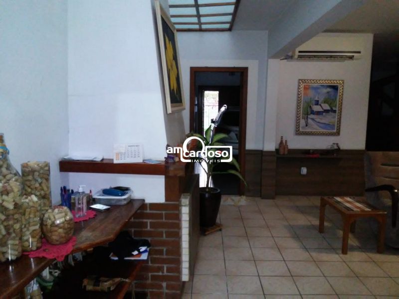 Casa com 4 quartos, 5 banheiros e 220m² à venda no bairro Sarandi, Porto Alegre