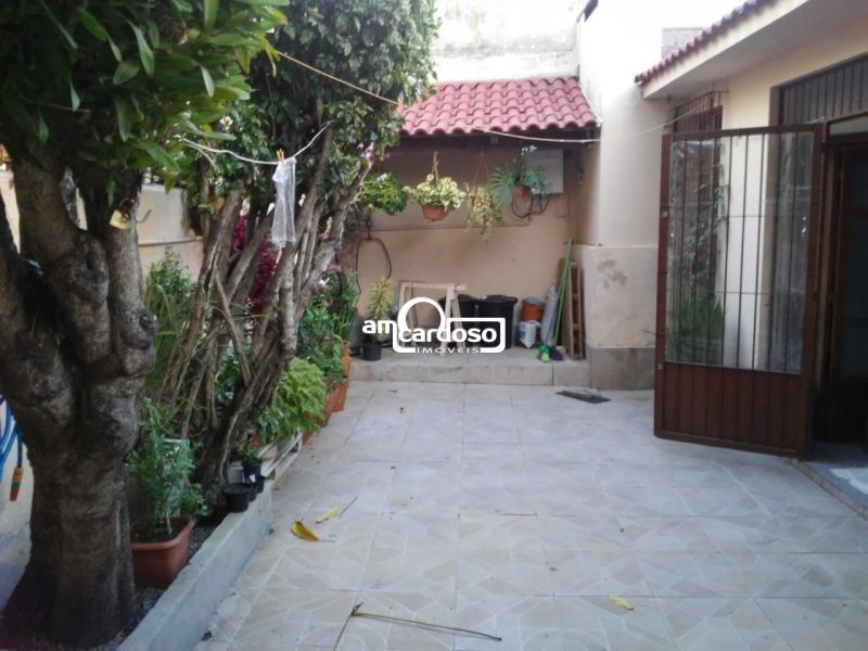 Casa com 4 quartos, 5 banheiros e 220m² à venda no bairro Sarandi, Porto Alegre