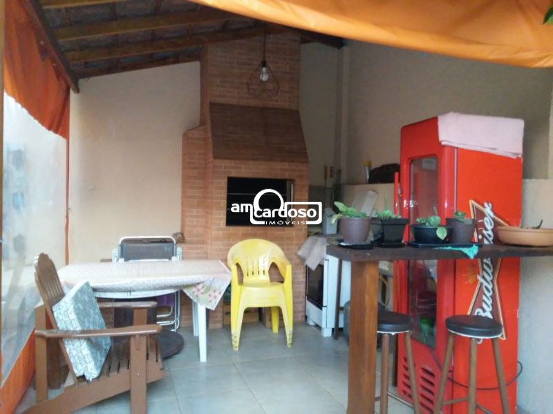 Casa com 4 quartos, 5 banheiros e 220m² à venda no bairro Sarandi, Porto Alegre