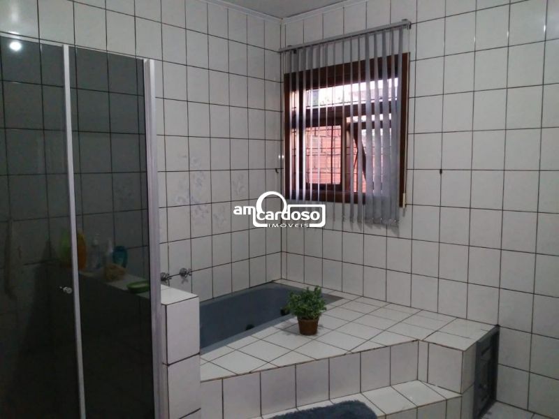 Casa com 4 quartos, 5 banheiros e 220m² à venda no bairro Sarandi, Porto Alegre