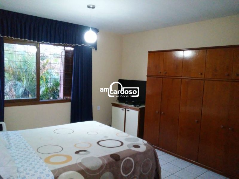 Casa com 4 quartos, 5 banheiros e 220m² à venda no bairro Sarandi, Porto Alegre