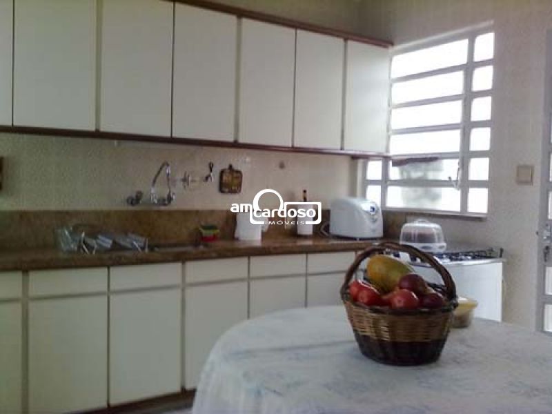 Casa com 3 quartos, 3 banheiros e 270m² à venda no bairro Sao Sebastiao, Porto Alegre