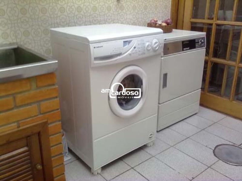 Casa com 3 quartos, 3 banheiros e 270m² à venda no bairro Sao Sebastiao, Porto Alegre