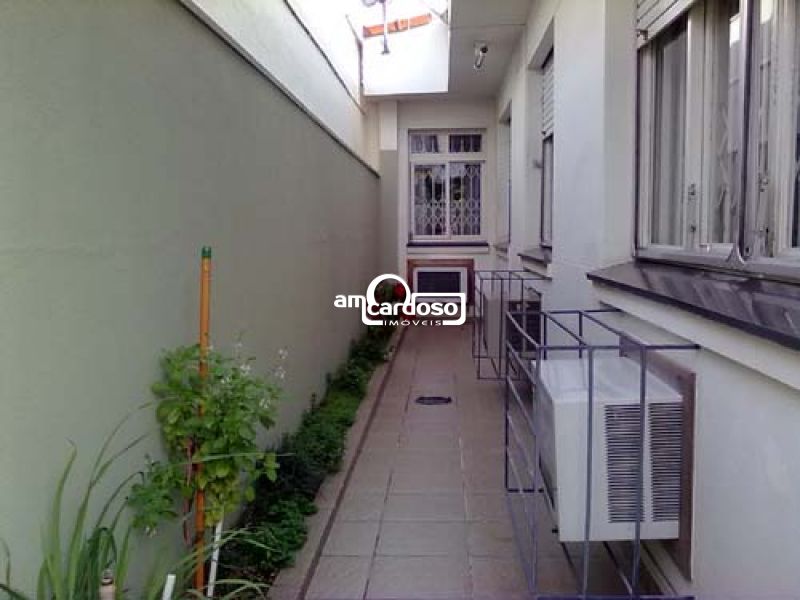 Casa com 3 quartos, 3 banheiros e 270m² à venda no bairro Sao Sebastiao, Porto Alegre