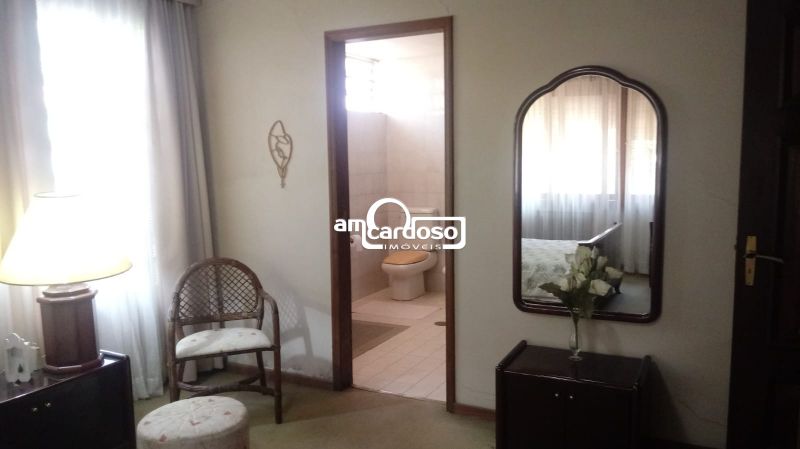 Casa com 3 quartos, 4 banheiros e 250m² à venda no bairro Jardim Lindoia, Porto Alegre
