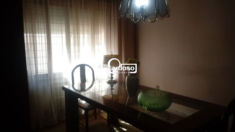 Casa com 3 quartos, 4 banheiros e 250m² à venda no bairro Jardim Lindoia, Porto Alegre