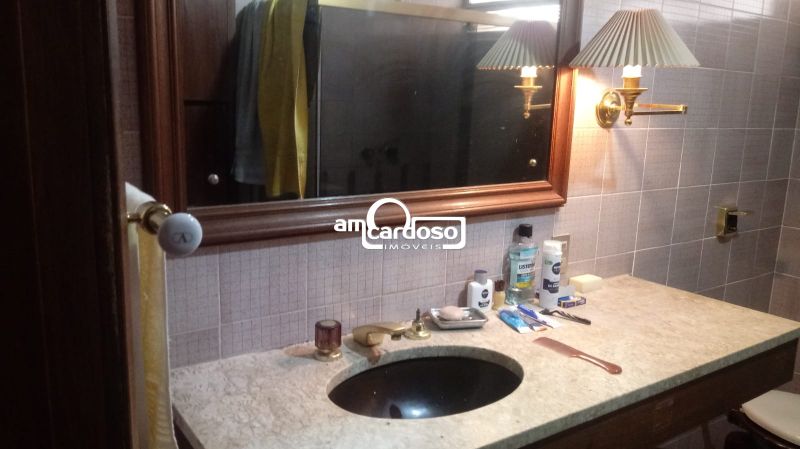Casa com 3 quartos, 4 banheiros e 250m² à venda no bairro Jardim Lindoia, Porto Alegre