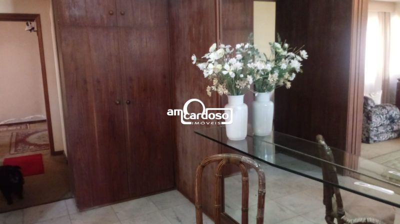 Casa com 3 quartos, 4 banheiros e 250m² à venda no bairro Jardim Lindoia, Porto Alegre