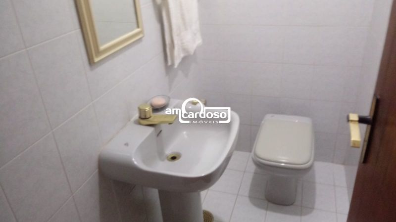 Casa com 3 quartos, 4 banheiros e 250m² à venda no bairro Jardim Lindoia, Porto Alegre