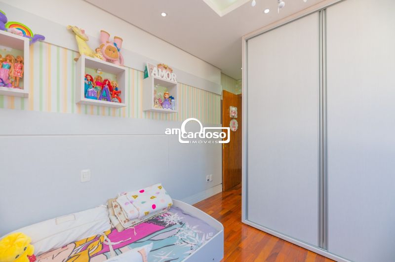 Apartamento com 3 quartos, 2 banheiros e 228m² à venda no bairro Cristo Redentor, Porto Alegre