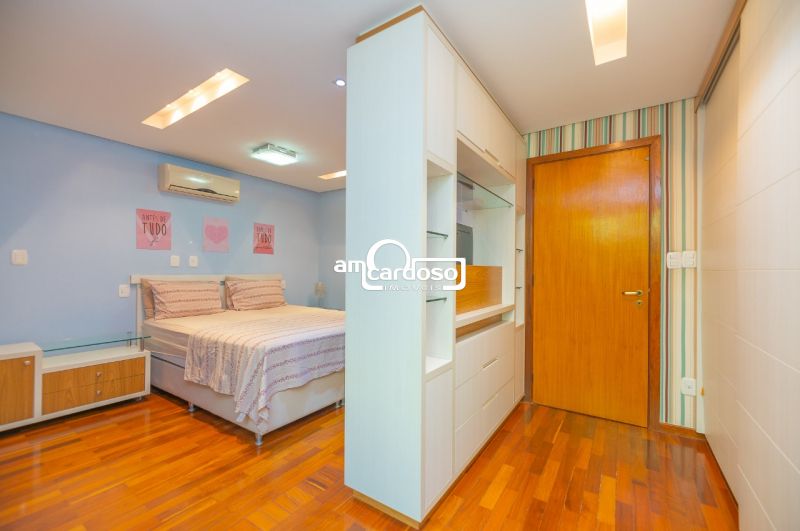 Apartamento com 3 quartos, 2 banheiros e 228m² à venda no bairro Cristo Redentor, Porto Alegre