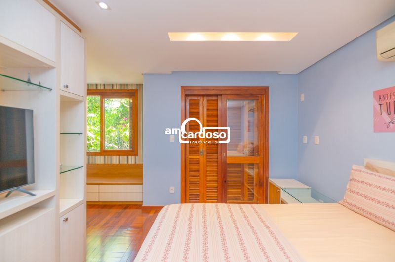 Apartamento com 3 quartos, 2 banheiros e 228m² à venda no bairro Cristo Redentor, Porto Alegre