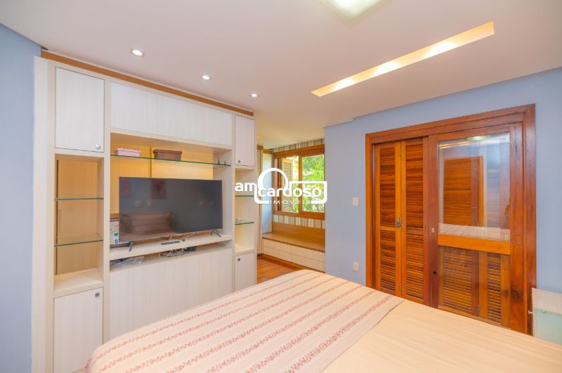 Apartamento com 3 quartos, 2 banheiros e 228m² à venda no bairro Cristo Redentor, Porto Alegre