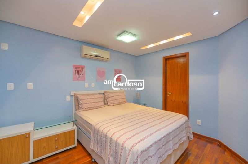 Apartamento com 3 quartos, 2 banheiros e 228m² à venda no bairro Cristo Redentor, Porto Alegre