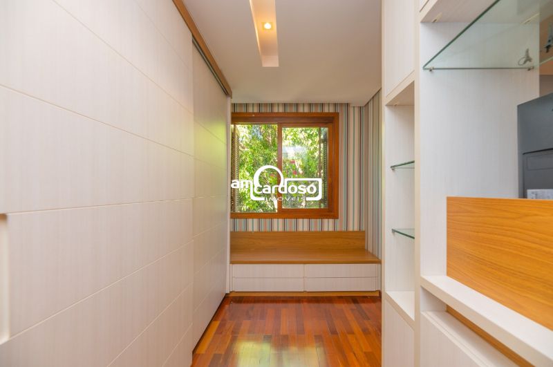 Apartamento com 3 quartos, 2 banheiros e 228m² à venda no bairro Cristo Redentor, Porto Alegre