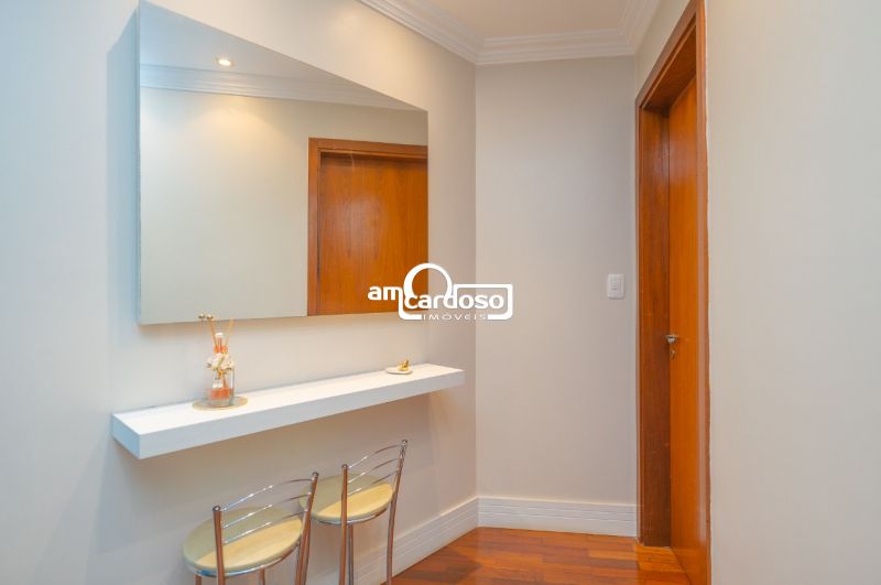 Apartamento com 3 quartos, 2 banheiros e 228m² à venda no bairro Cristo Redentor, Porto Alegre