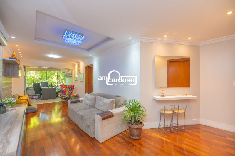 Apartamento com 3 quartos, 2 banheiros e 228m² à venda no bairro Cristo Redentor, Porto Alegre