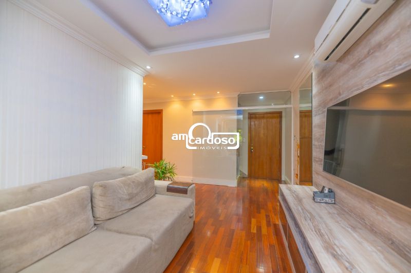 Apartamento com 3 quartos, 2 banheiros e 228m² à venda no bairro Cristo Redentor, Porto Alegre