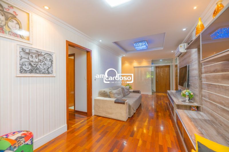 Apartamento com 3 quartos, 2 banheiros e 228m² à venda no bairro Cristo Redentor, Porto Alegre