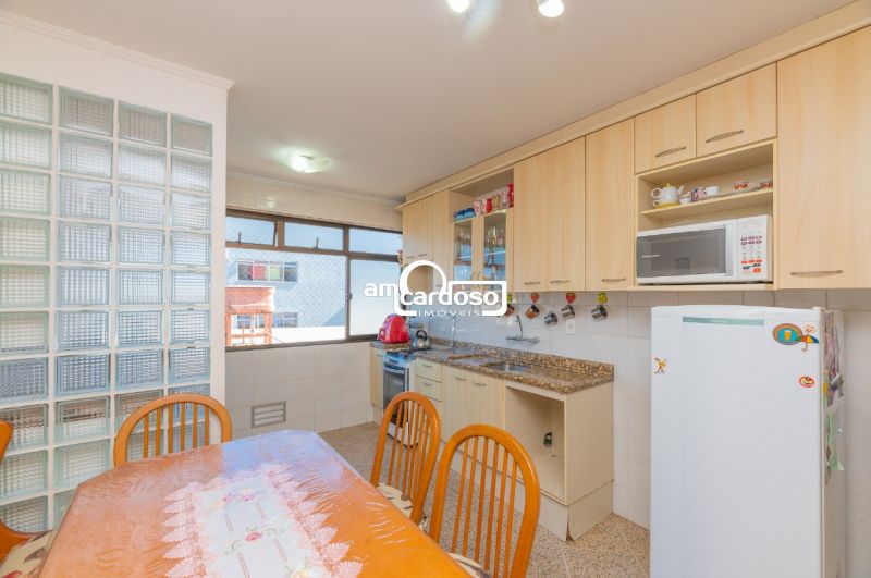 Apartamento com 3 quartos, 2 banheiros e 228m² à venda no bairro Cristo Redentor, Porto Alegre