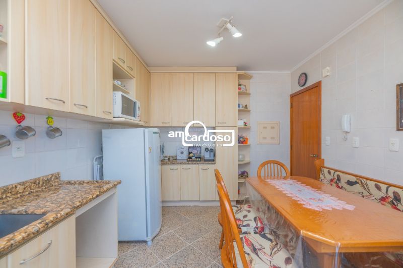 Apartamento com 3 quartos, 2 banheiros e 228m² à venda no bairro Cristo Redentor, Porto Alegre