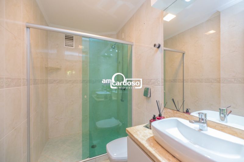 Apartamento com 3 quartos, 2 banheiros e 228m² à venda no bairro Cristo Redentor, Porto Alegre