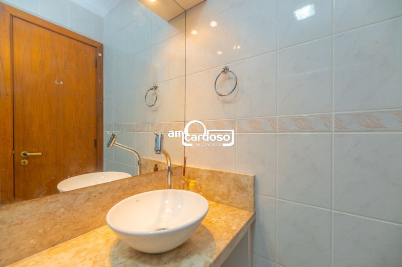 Apartamento com 3 quartos, 2 banheiros e 228m² à venda no bairro Cristo Redentor, Porto Alegre