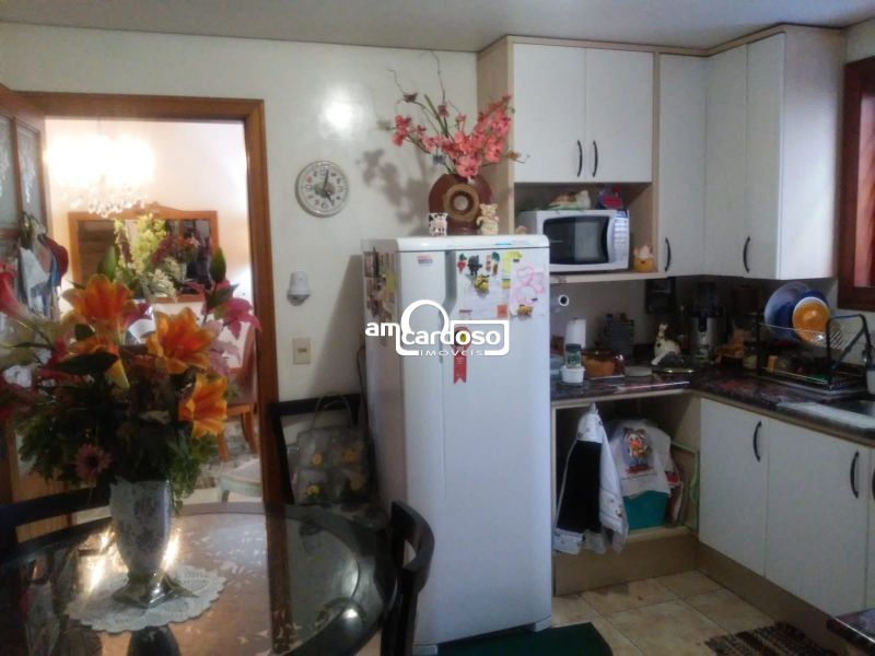 Casa com 3 quartos, 3 banheiros e 212m² à venda no bairro Jardim Floresta, Porto Alegre