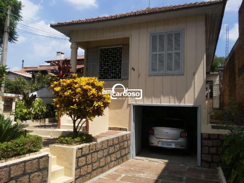 CASA EM TERRENO MEDINDO 9,74 METROS DE FRENTE POR 45 METROS DA FRENTE AO FUNDO